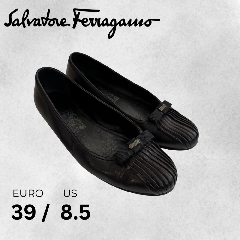 Black Salvatore Ferragamo Flats with bow (US 8.5)